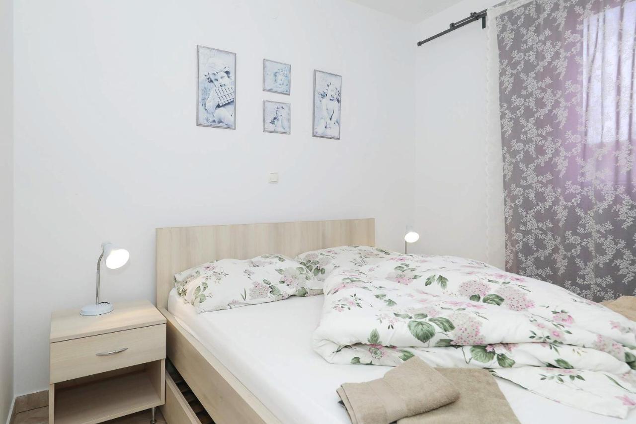 Apartments Punta Privlaka  Ngoại thất bức ảnh